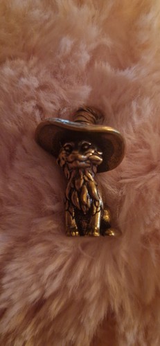 Small brass cat with - brass,