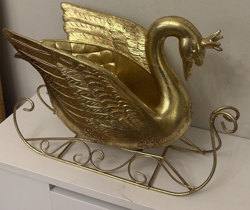 Large gold swan sleigh - large,