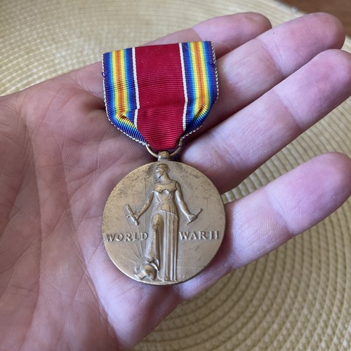 Ww2 lady liberty medal - liberty,