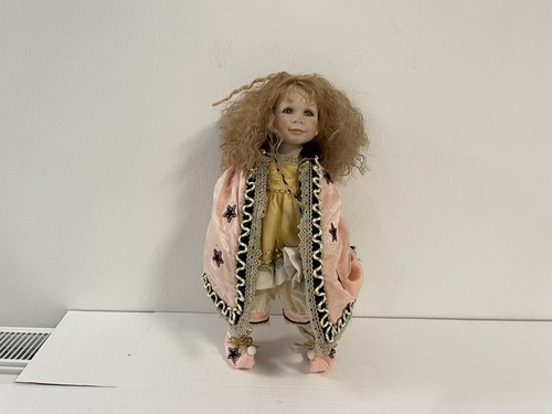 Collector porcelain doll 45 - collector's,