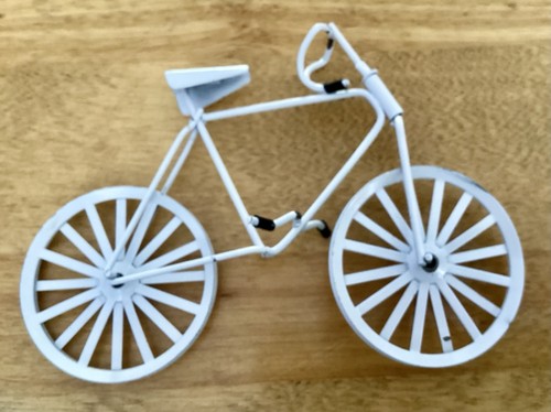Vtg white painted - vtg, bike