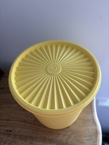 Vintage tupperware 19cm yellow - vintage,