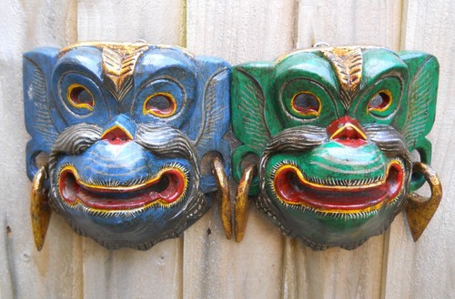 Amazing carved wooden wall - carved,