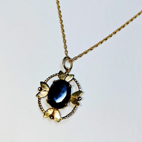 Vintage 9ct gold leaf design