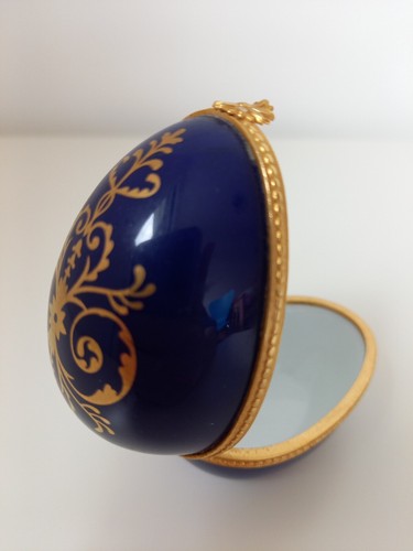 Estee lauder private - estee,