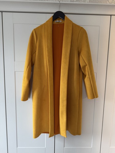 Zara coat size small fits - size,