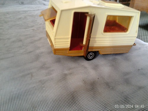 Majorette caravan hardly - 1:36,