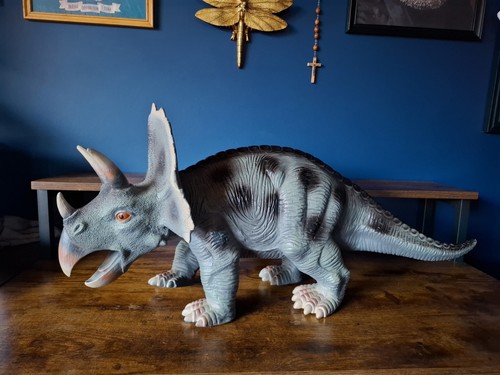 Extra large triceratops - extra,