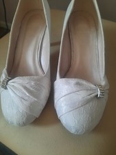 Womens Cream Satin Small Heel Shoe. Size 3