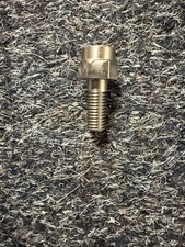 Oil feed union rear trunnion