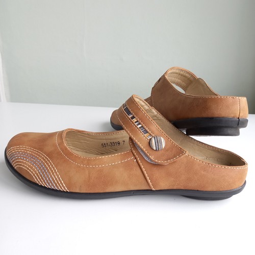 Bata brown tan pattern - brown,
