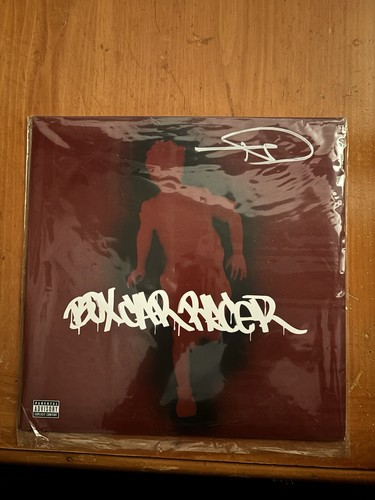 Tom delonge autographed box - delonge,