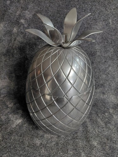 Silver metal pineapple - silver, ice