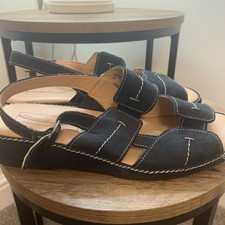 Medicus sandals size 5G navy 