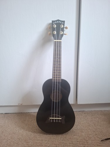 Black makala ukulele with - black,