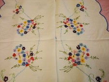 PRETTY VINTAGE EMBROIDERED LENIN FLORAL TABLE CLOTH - 50" X 50"