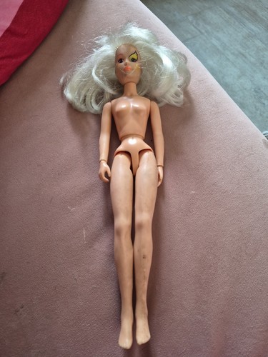 Vintage doll bigger than - vintage, sindy