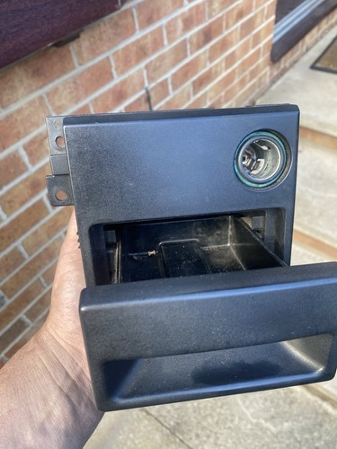 Ash tray and surround - t4,