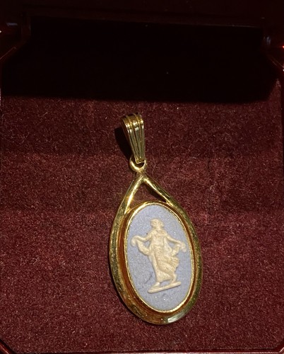 Wedgwood gold tone blue - gold,