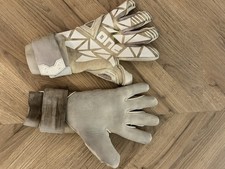 One Glove Goalkeeper Gloves Size 8