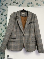 Nice Short Plaid Jacket Size