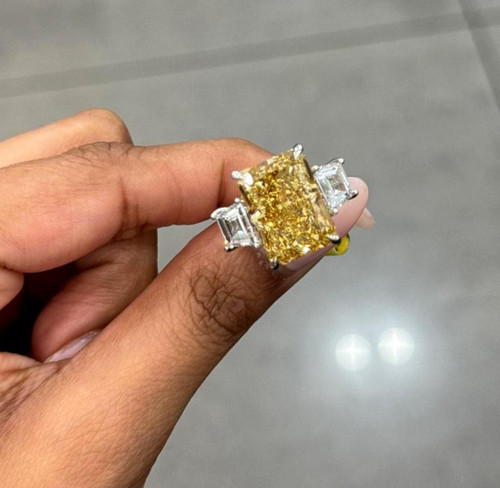 30ct fancy yellow radiant - fancy,