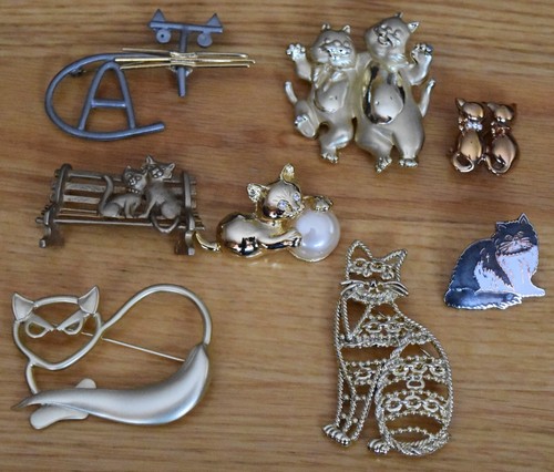 Lot vtg cat - cat, pins