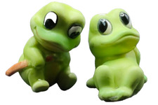 Set of 2 Adorable Frog Figurines – 4.5 cm to 6 cm – Vintage & Collectible