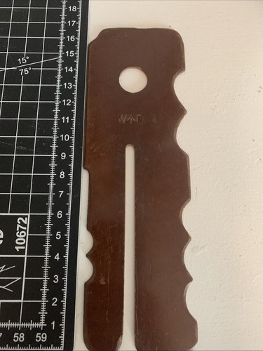 Bakelite button stick - button, wd