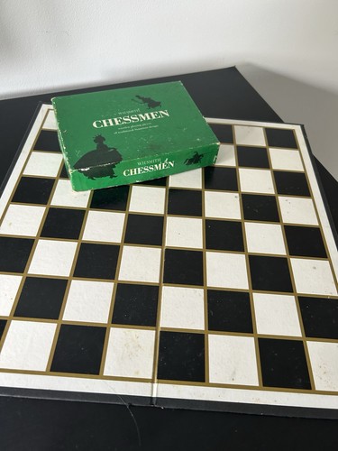 Vintage 1970s wooden chess set - wooden,