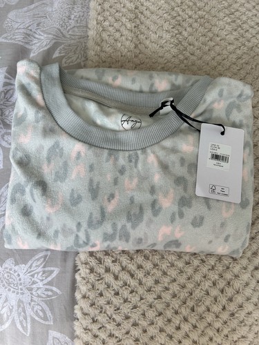 Ladies luxury pyjamas - luxury, pastel