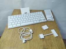 Apple iPad Keyboard Dock White Silver Sill In Original Box 