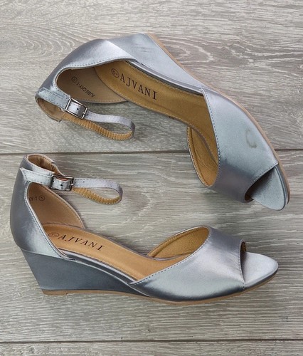Ladies low mid wedge heel