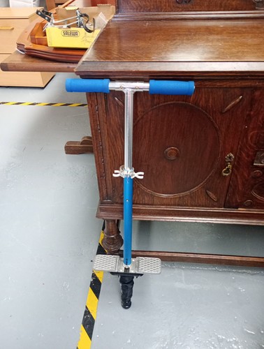 Pogo stick - pogo,