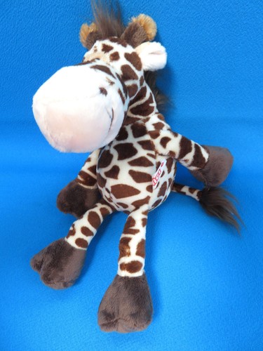 Giraffe with belly - giraffe, button