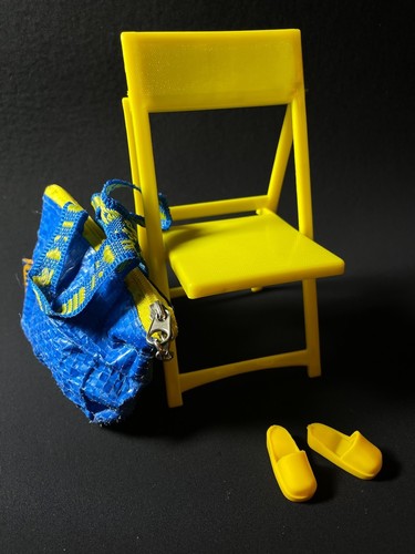 Blue shopping bag yellow