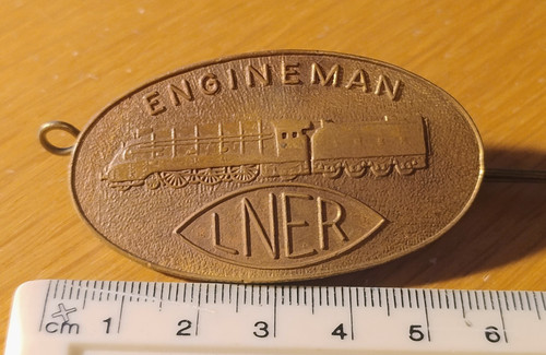 Vintage lner engineman pin - pin, /