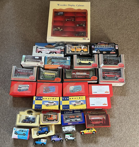 Diecast model buses and