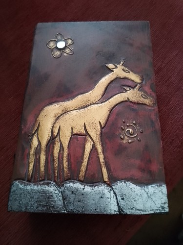 Giraffe design wooden box - design,