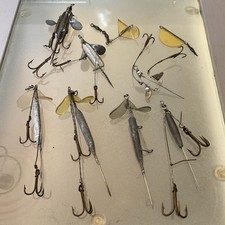 A SMALL COLLECTION OF OLD