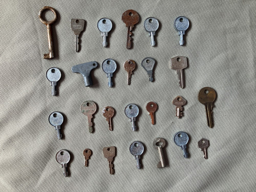 Job lot old used keys - lot,