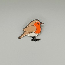 STANDING ROBIN BIRD ENAMEL PIN BADGE - NEW