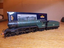 BACHMANN 31-559 LNER V2 CLASS 2-6-2 LOCO No 60800 GREEN ARROW in BR Green Livery