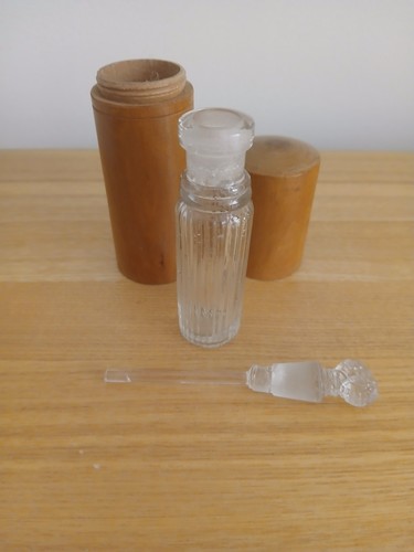 Antique perfume bottle - , in