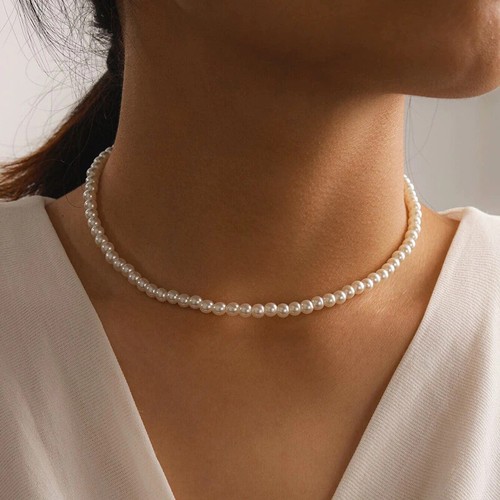 Imitation pearl choker