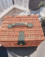 BLOOM & WILD Wicker Picnic