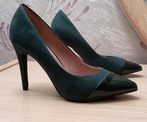 Next emerald green pointed - next,