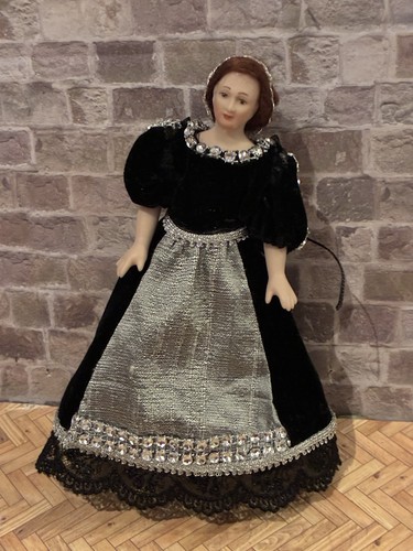 Dolls house scale - dolls,