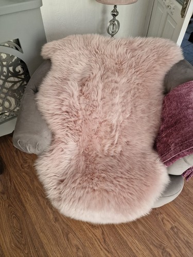 Sheepskin rug pink colour - rug.,