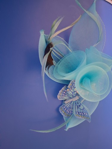 Blue fascinator comb - on,
